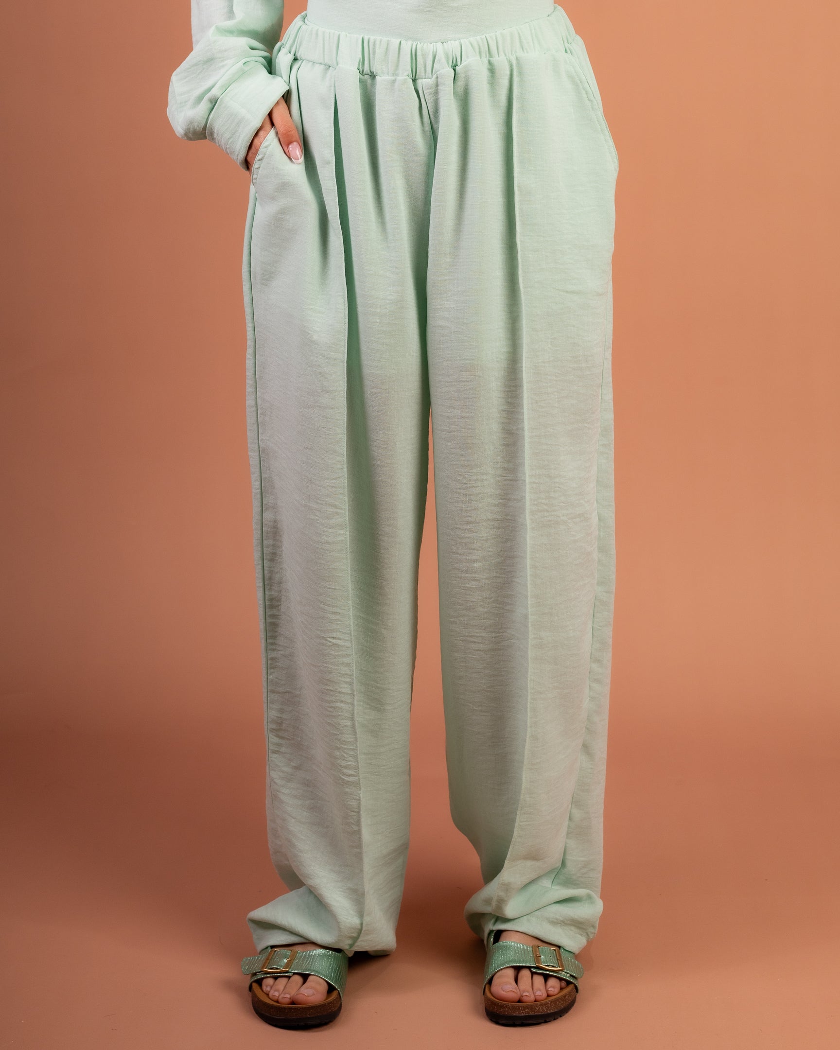 Turtle Linen Set in Mint