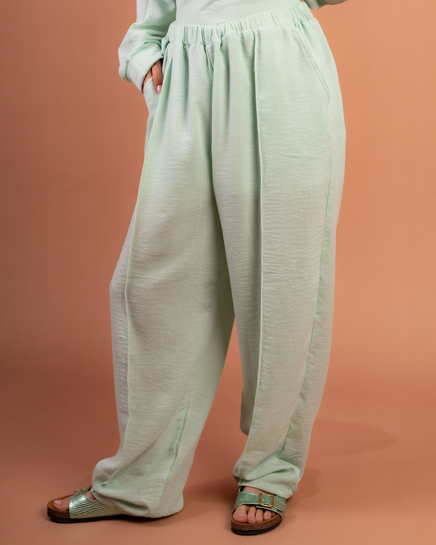 Turtle Linen Set in Mint